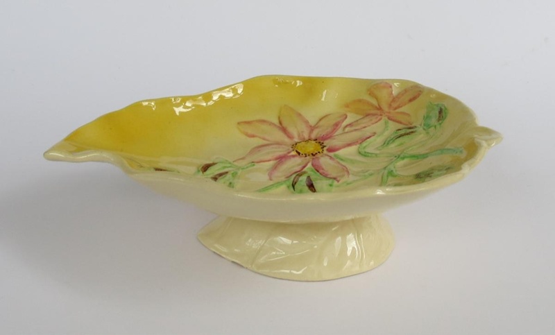 Dish - Leaf; Crown Lynn Potteries Limited; 1950-1960; 2016.48.94