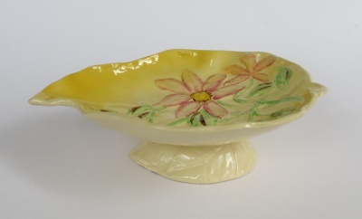 Dish - Leaf; Crown Lynn Potteries Limited; 1950-1960; 2016.48.94