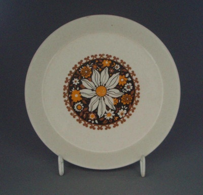 Bread and butter plate - Valencia; Crown Lynn Potteries Limited; 1971-1985; 2008.1.2656