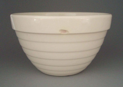 Basin; Crown Lynn Potteries Limited; 1955-1989; 2008.1.582