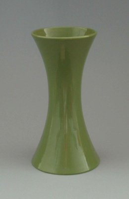 Spill vase; Crown Lynn Potteries Limited; 1968-1978; 2008.1.311