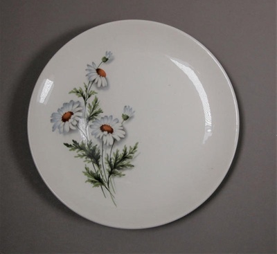Side Plate - Shasta Daisy; Crown Lynn Potteries Limited; 1962-1970; 2016.48.22