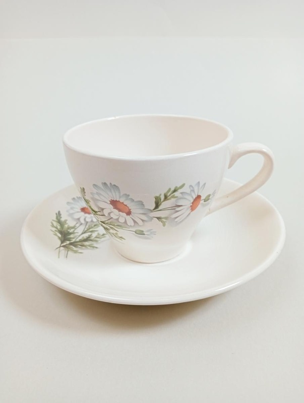 Teacup and Saucer - Shasta Daisy; Crown Lynn Potteries Limited; 1963; 2016.48.21