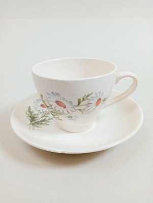 Teacup and Saucer - Shasta Daisy; Crown Lynn Potteries Limited; 1963; 2016.48.21