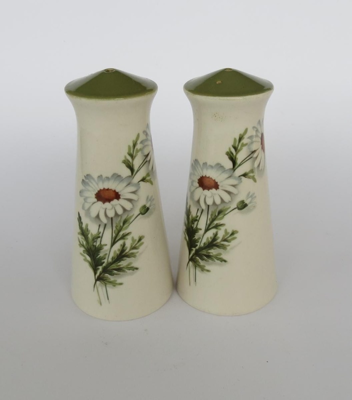 Salt and pepper shakers - Shasta Daisy pattern; Crown Lynn Potteries Limited; 1963-1970; 2016.48.23