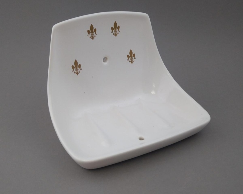 Soap holder - Fleur de Lis; Crown Lynn Technical Ceramics Limited; 1968-1988; 2017.22.5