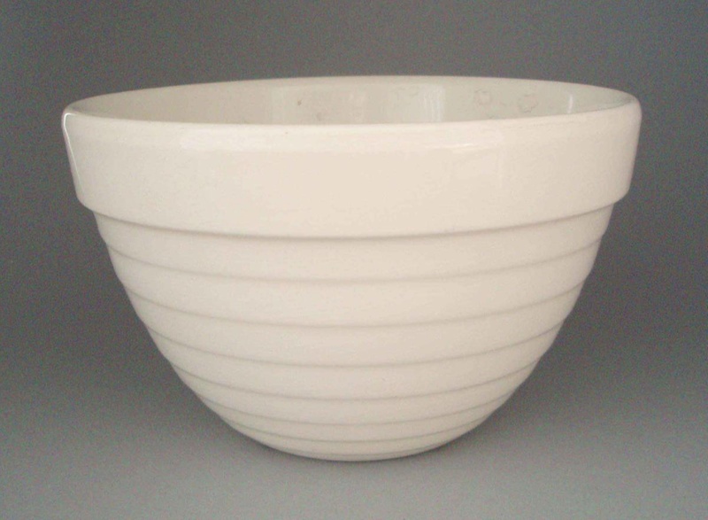 Basin; Crown Lynn Potteries Limited; 1955-1989; 2008.1.574