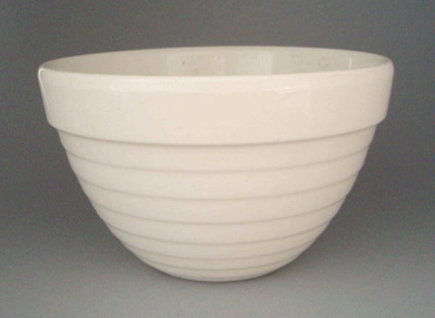 Basin; Crown Lynn Potteries Limited; 1955-1989; 2008.1.574