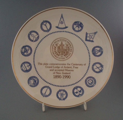 Commemorative plate; Crown Lynn Potteries Limited; 1990; 2009.1.256