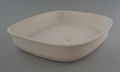 Baker - bisque; Crown Lynn Potteries Limited; 1967-1989; 2009.1.861