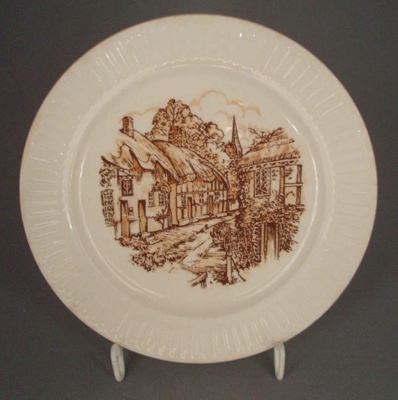 Bread and butter plate - Tradition pattern; Crown Lynn Potteries Limited; 1969-1989; 2008.1.1486