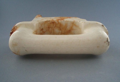 Cutout handle; Crown Lynn Technical Ceramics Limited; 1930-1970; 2009.1.1483