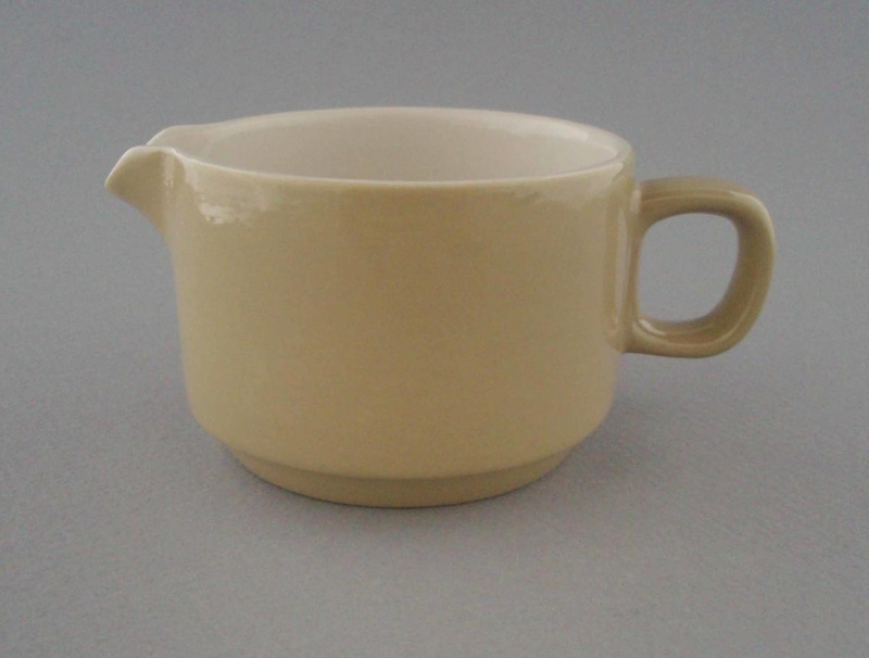 Cream jug - Colour glaze; Crown Lynn Potteries Limited; 1973-1989; 2008.1.2647 Cream jug - Colour glaze; Crown Lynn Potteries Limited; 1973-1989; 2008.1.2647