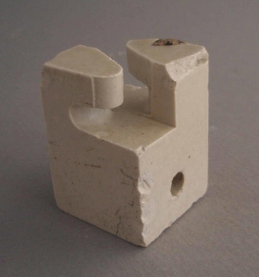 Electrical fixture; Crown Lynn Technical Ceramics Limited; 1940-1975; 2009.1.1766