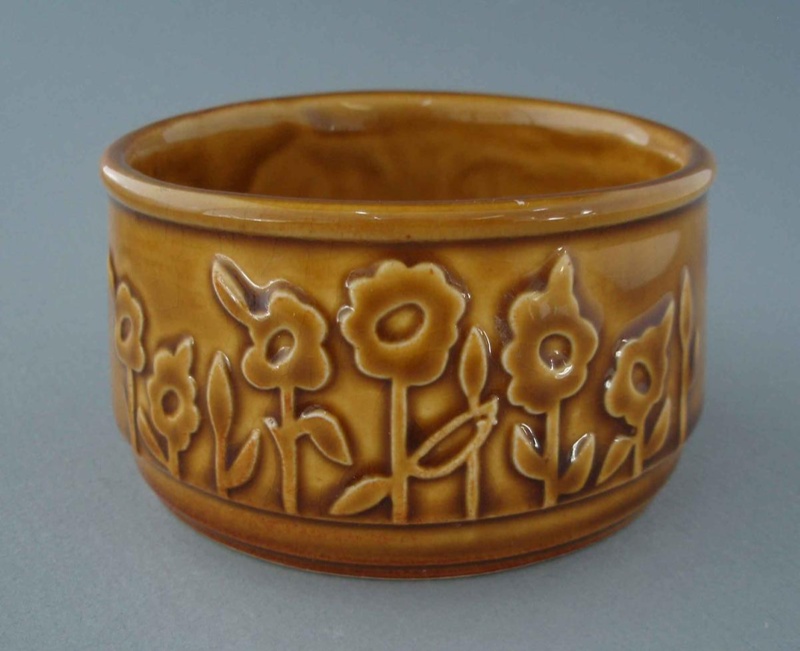 Sugar bowl; Titian Potteries (1965) Limited; 1972-1985; 2009.1.910