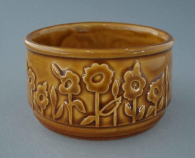 Sugar bowl; Titian Potteries (1965) Limited; 1972-1985; 2009.1.910