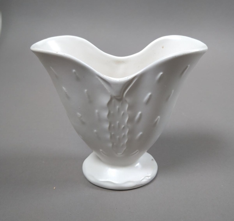 Vase - 2011; Crown Lynn Potteries Limited; 1964-1975; 2016.48.38