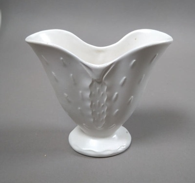 Vase - 2011; Crown Lynn Potteries Limited; 1964-1975; 2016.48.38