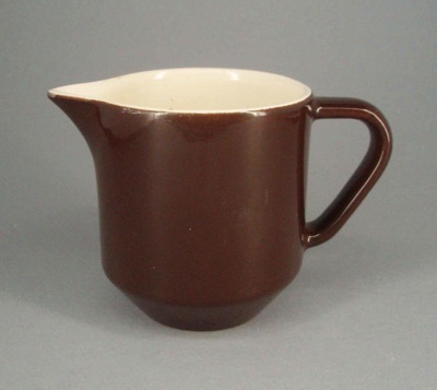 Cream jug - Colour glaze; Crown Lynn Potteries Limited; 1965-1972; 2008.1.1005