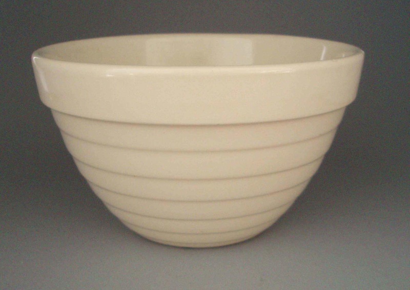 Basin; Crown Lynn Potteries Limited; 1955-1989; 2008.1.578