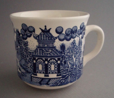Cup - Blue Willow pattern; Crown Lynn Potteries Limited; 1984-1989; 2009.1.156