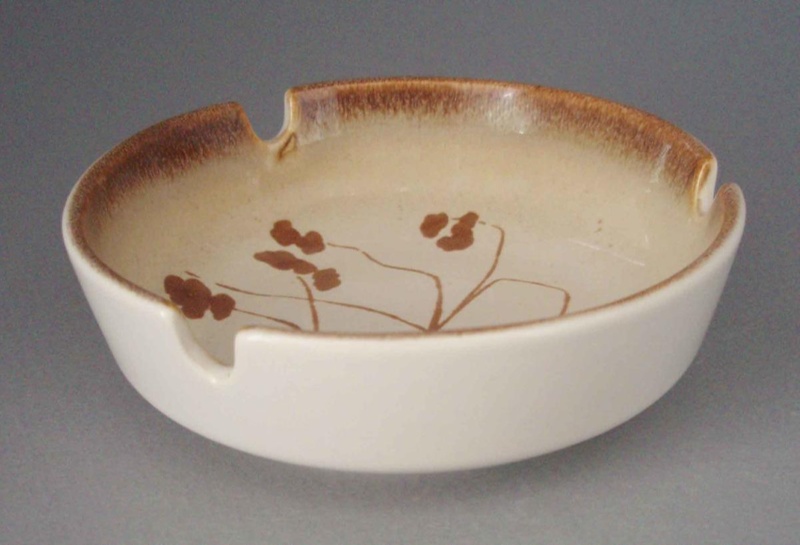 Ashtray - Winter wheat pattern; Crown Lynn Potteries Limited; 1980-1983; 2008.1.779