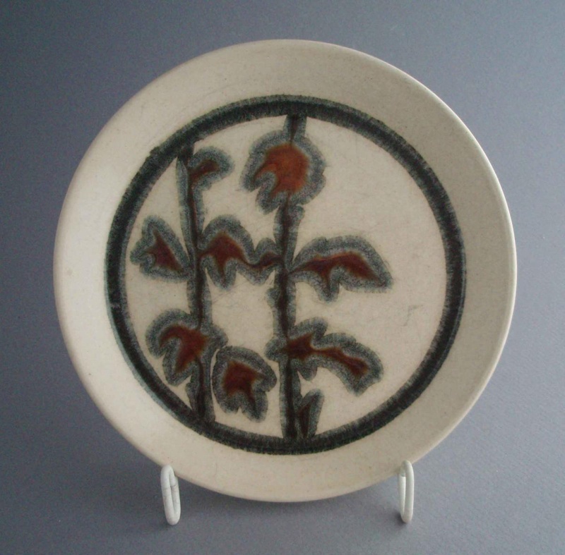 Bread and butter plate - Autumn pattern; Crown Lynn Potteries Limited; 1977-1980; 2008.1.1388