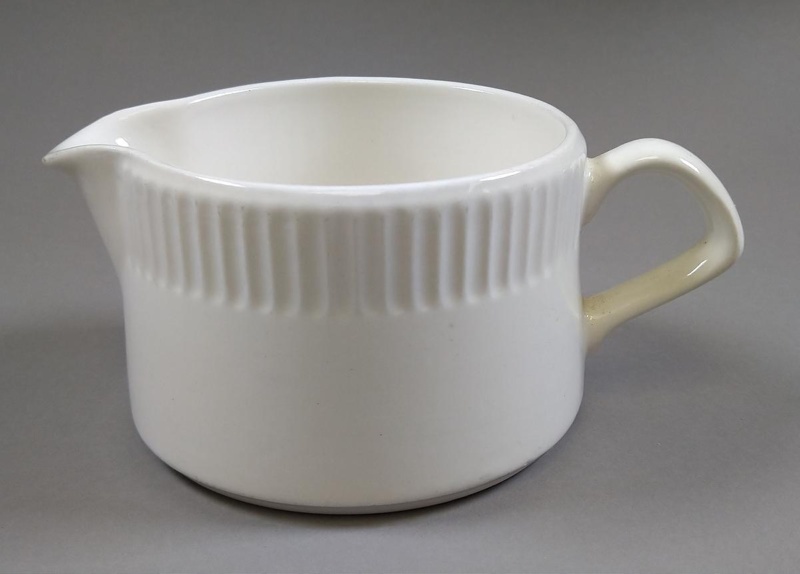 Gravy boat - Apollo; Crown Lynn Potteries Limited; 1970-1975; 2016.48.56