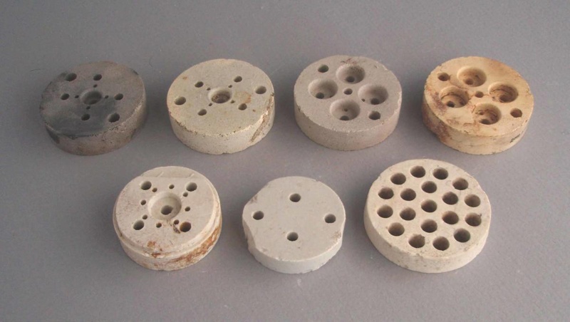Ceramic insulators x7; Crown Lynn Technical Ceramics Limited; 1940-1980; 2009.1.1962.1-7