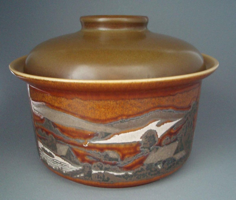 Casserole and lid - trial; Crown Lynn Potteries Limited; 1986; 2008.1.1060.1-2 Casserole and lid - trial; Crown Lynn Potteries Limited; 1986; 2008.1.1060.1-2