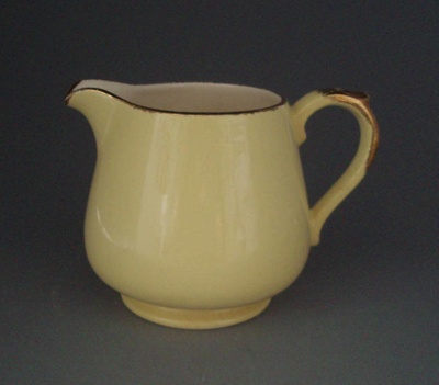 Cream jug; Crown Lynn Potteries Limited; 1961-1965; 2008.1.2691