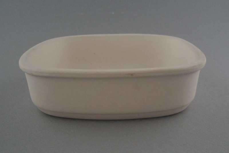 Baker - bisque; Crown Lynn Potteries Limited; 1967-1989; 2009.1.860