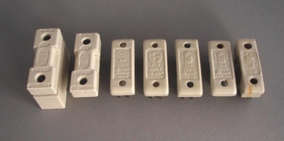 Fuse holders; New Zealand Insulators; 1940-1980; 2009.1.1795.1-8