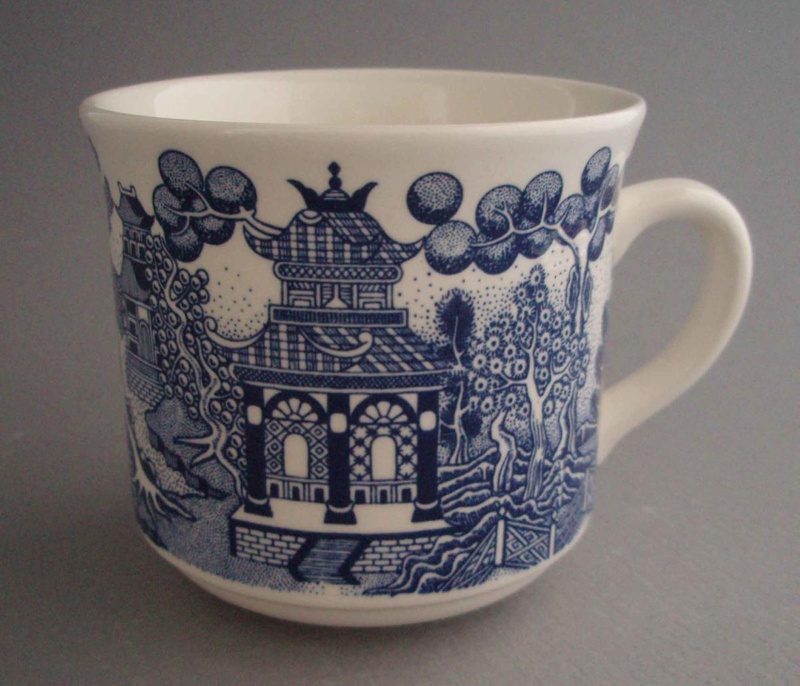 Cup - Blue Willow pattern; Crown Lynn Potteries Limited; 1984-1989; 2009.1.157