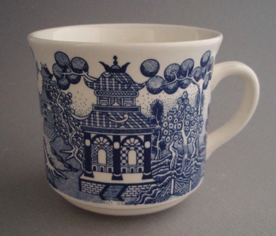 Cup - Blue Willow pattern; Crown Lynn Potteries Limited; 1984-1989; 2009.1.157