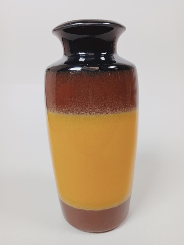 Vase Mayon; Crown Lynn Potteries Limited; 1973-1982; 2016.48.75