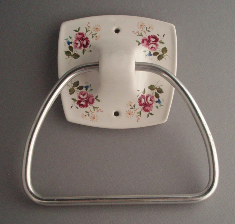 Towel ring - Debonair pattern; Crown Lynn Technical Ceramics Limited; 1968-1988; 2008.1.1334