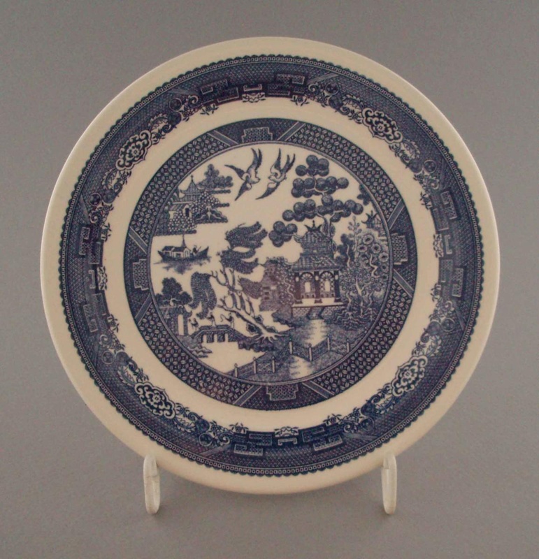 Bread and butter plate - Blue Willow pattern; Crown Lynn Potteries Limited; 1983-1989; 2008.1.2200