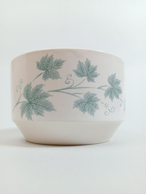 Sugar Bowl - Ivy Leaf Syrem; Crown Lynn Potteries Limited; 1960s; 2016.48.105