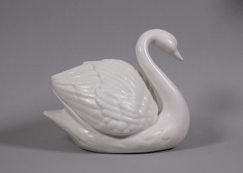 Ornament - swan; Studio Ceramics NZ Ltd; 2017.1.264