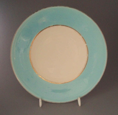 Cake plate; Crown Lynn Potteries Limited; 1950-1960; 2008.1.941