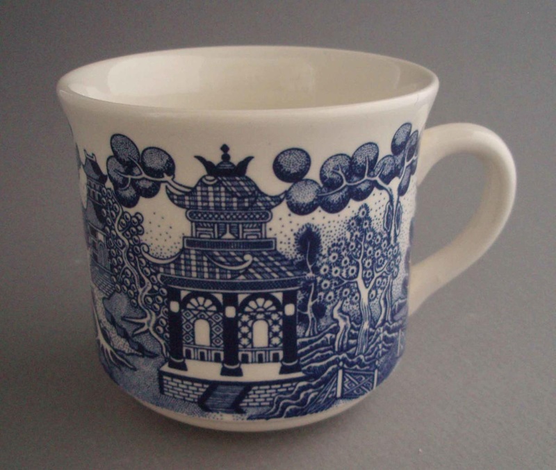 Cup - Blue Willow pattern; Crown Lynn Potteries Limited; 1984-1989; 2009.1.159