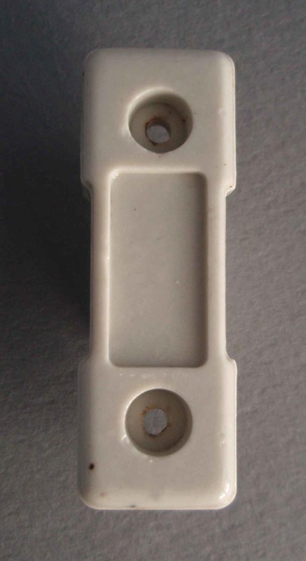 Oven fuse holder; Crown Lynn Technical Ceramics Limited; 1940-1970; 2009.1.1780