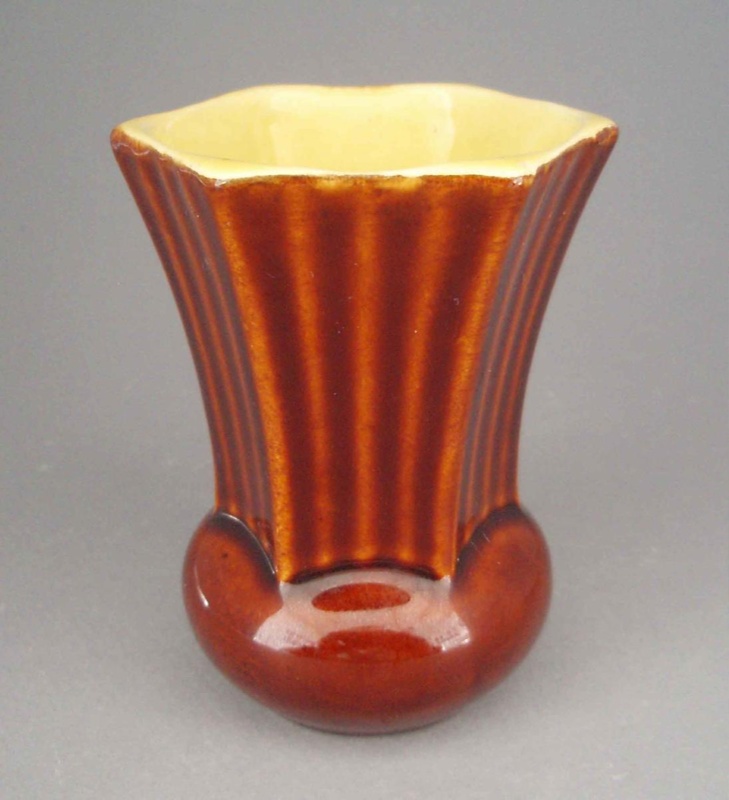 Vase; Crown Lynn Potteries Limited; 1946-1955; 2008.1.1637