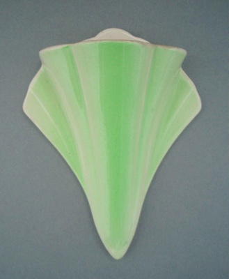 Wall vase; Amalgamated Brick and Pipe Company Limited; 1940-1955; 2008.1.229
