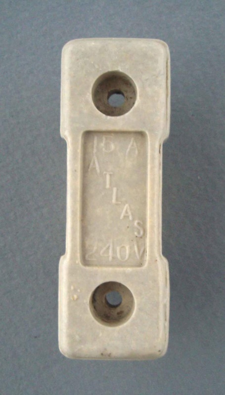 Oven fuse holder - Atlas; Crown Lynn Technical Ceramics Limited; 1940-1980; 2009.1.1499