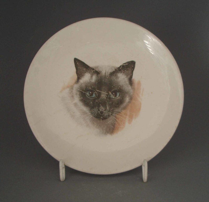 Child's bread and butter plate - cat; Crown Lynn Potteries Limited; 1960-1969; 2009.1.1003 Child's bread and butter plate - cat; Crown Lynn Potteries Limited; 1960-1969; 2009.1.1003