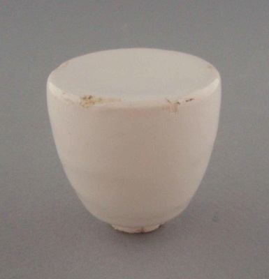 Door handle; Crown Lynn Technical Ceramics Limited; 1976-1989; 2008.1.674