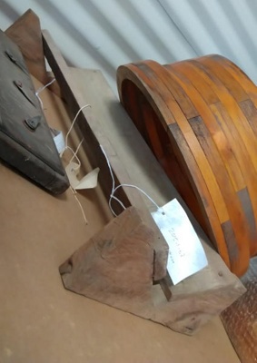 Pipe holding device; 2015.1.62