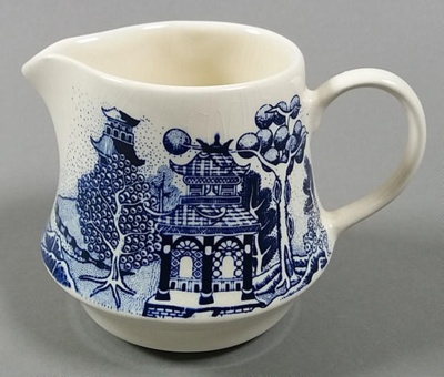 Cream jug - Blue Willow pattern; Crown Lynn Potteries Limited; 1982-1989; 2015.5.14